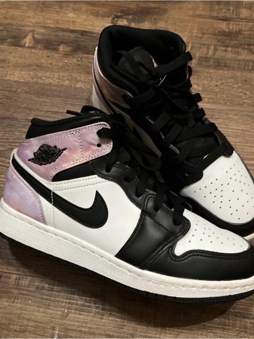 Nike Air Jordan 1 bleached coral size 4 youth
